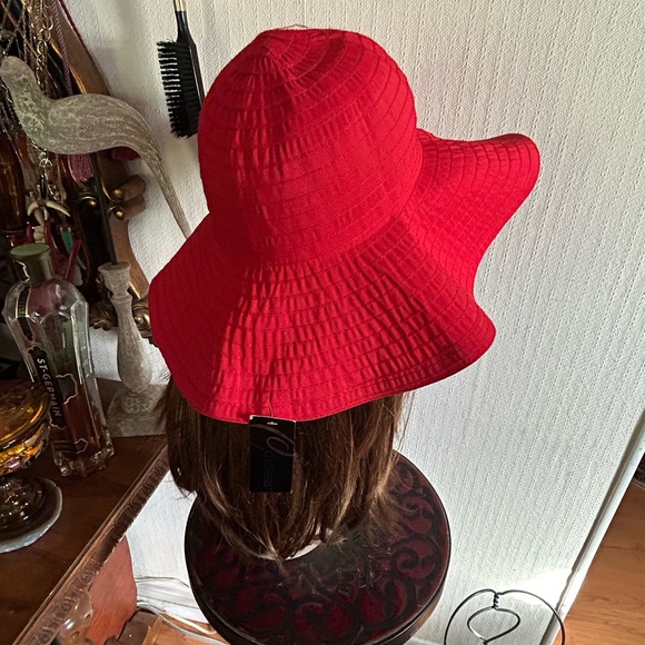 Red Floppy Sun Hat - Picture 4 of 7
